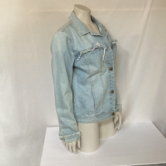 DEMOCRACY Jeans Light Blue Denim Jacket Fray Ruffle Size Small Button Down NWOT - Picture 3 of 8